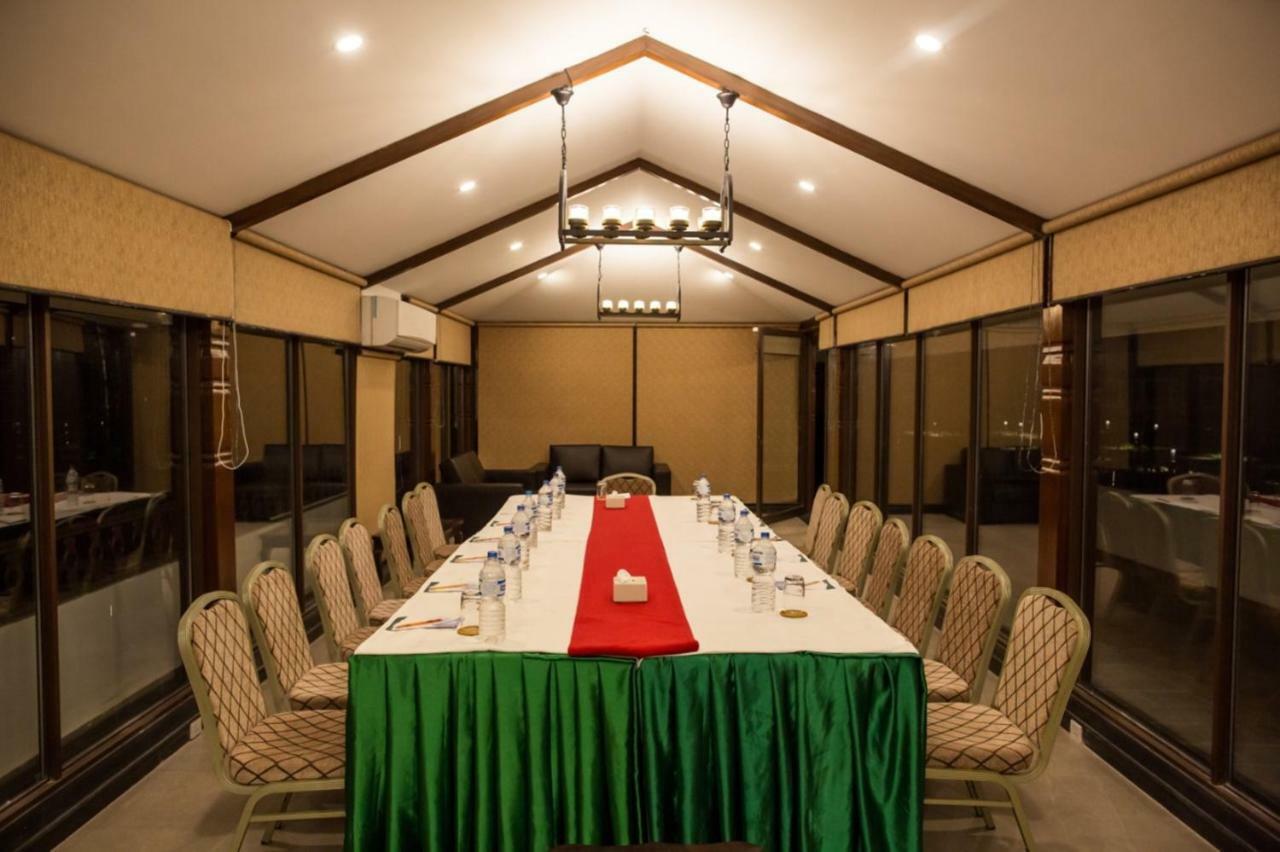 Chandragiri Hills Resort Thānkot Exteriör bild