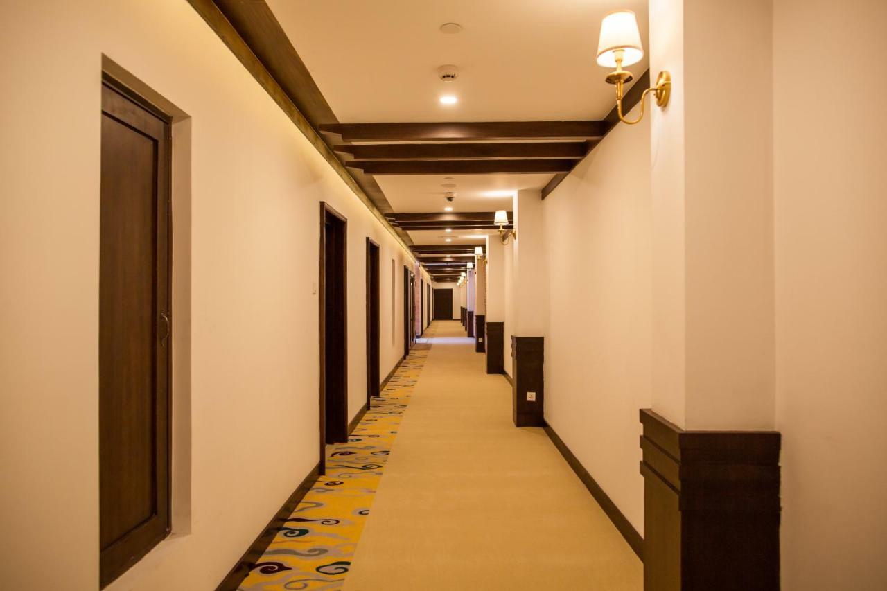 Chandragiri Hills Resort Thānkot Exteriör bild